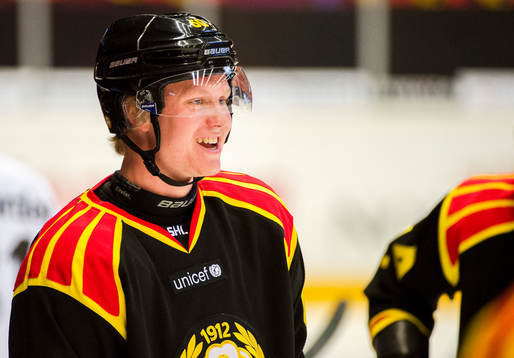 Brynäs Jens Lööke före ishockeymatchen i SHL mellan