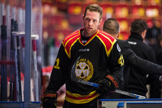 Brynäs Greg Scott före ishockeymatchen i SHL mellan