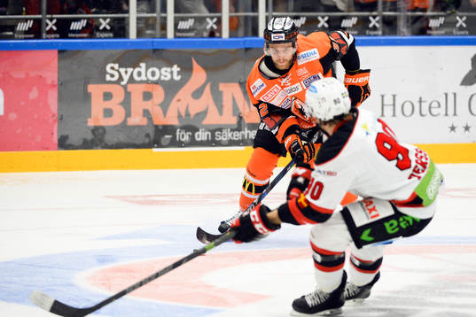 Karlskronas Anton Grundel och Malmö Redhawks Mattias