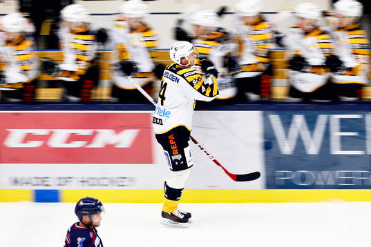 Skellefteås Tim Heed jublar