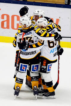 Skellefteås Tim Heed jublar