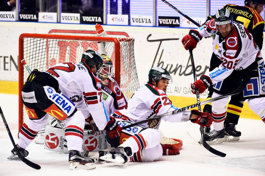 Frölundas Patrik Carlsson, målvakt Johan Gustafsson och