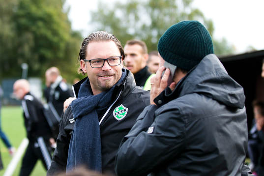 Högaborgs tränare Joakim Persson jublar