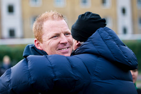 Högaborgs tränare Jörgen Pettersson kramas