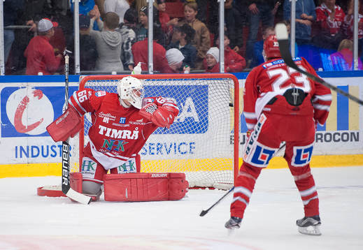 Timrås målvakt Johan Mattsson släpper in 1-1 målet