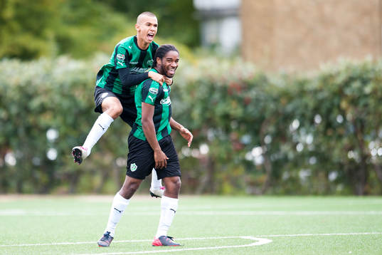 Högaborgs Sumar Almadjed och Benjamin Tannus  jublar