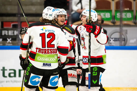 Malmö Redhawks Björn Svensson  har gjort 3-5 och jublar
