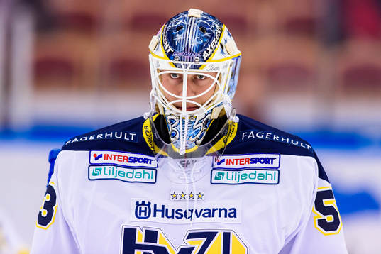 s målvakt Fredrik Pettersson-Wentzel på uppvärmningen
