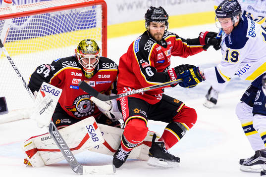 Luleås målvakt Joel Lassinantti och Craig Schira