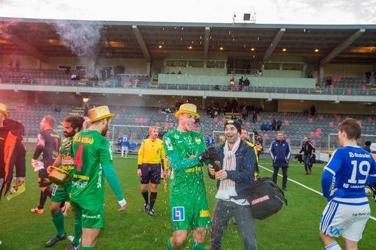 Dalkurds Erik Törnros med supporter