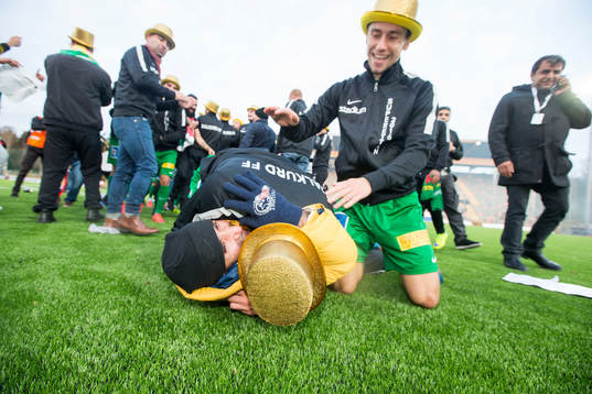 Dalkurdsspelare jublar över vinsten