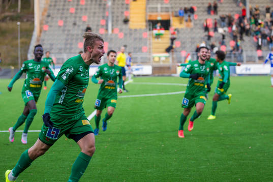 Dalkurds Erik Törnros jublar
