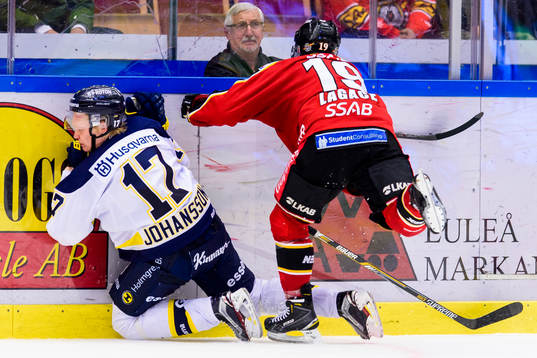s Emil Johansson i sargen