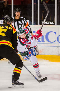 Frölundas Ryan Lasch provar skott