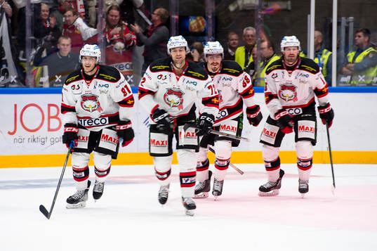 Malmö Redhawks Björn Svensson har gjort 7-3 och jublar