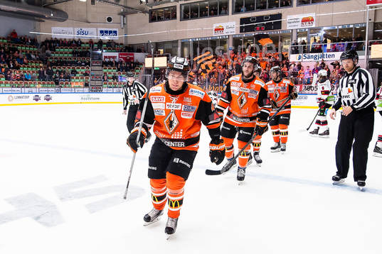 Karlskronas Filip Cruseman har gjort 4-7 till Karlskrona