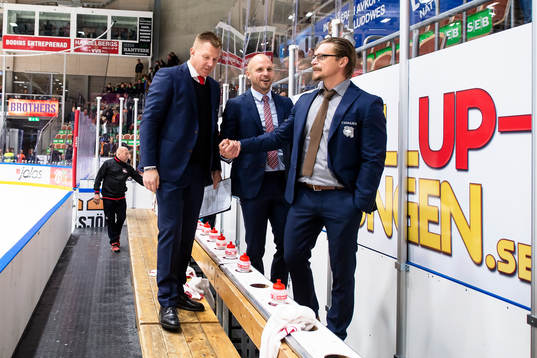 Malmö Redhawks tränare tackar varandra