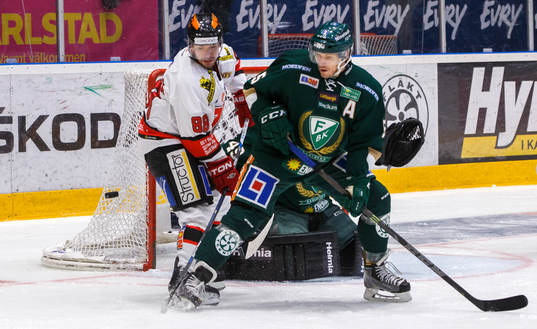 Örebros Jakub Petruzalek  och Färjestads Ole-Kristian