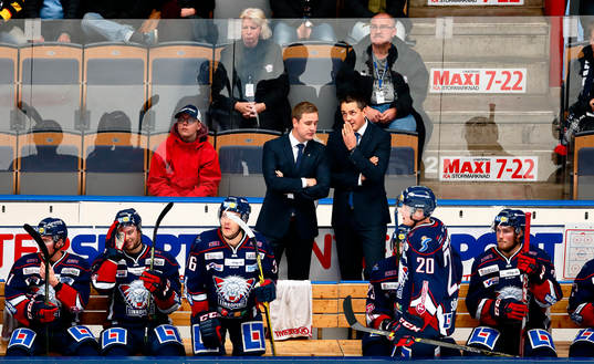 Linköpings Dan Tangnes i båset