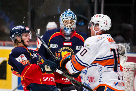 Gruff mellan Djurgårdens Marcus Sörensen och Växjös
