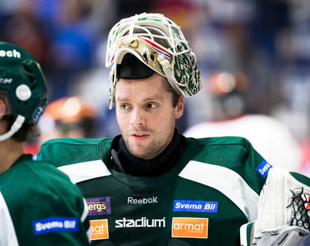 Färjestads målvakt Lars Haugen med mask i pannan