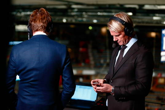 C More Niklas Wikegård med bisittare kollar flödet via