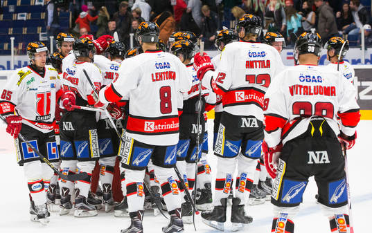 Örebros spelare jublar
