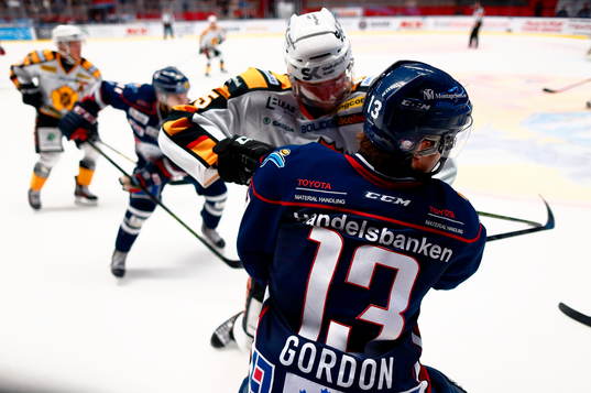 Skellefteås Alexander Urbom crosscheckar Linköpings