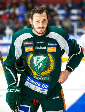 Färjestads John Persson utan hjälm