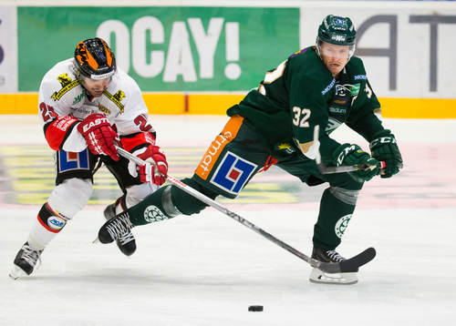 Örebros Martin Johansson och Färjestads Magnus Nygren i