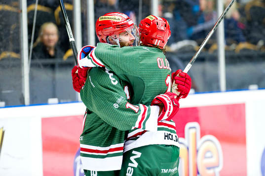 Modos Bill Thomas och Victor Olofsson jublar