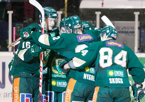 Färjestads Mikael Johansson (ej i bild) firar mål 2-1