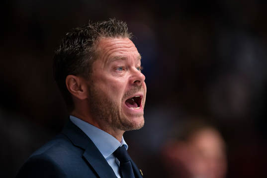 Växjös assisterande tränare Fredrik Hellgren reagerar