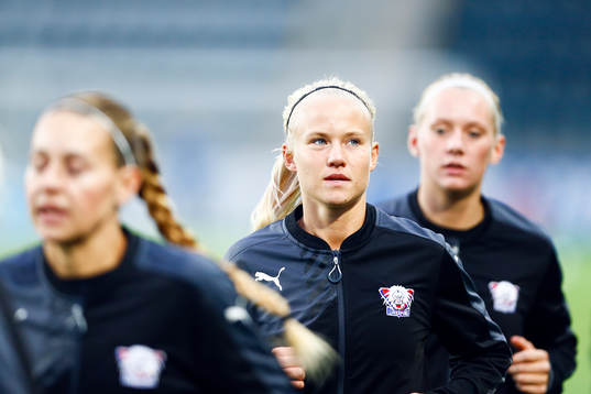 Linköpings Pernille Harder värmer upp