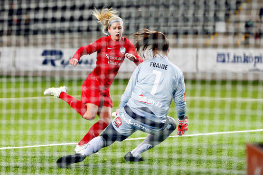 Eskilstunas Olivia Schough kommer ensam mot Linköpings