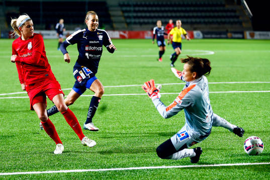 Eskilstunas Olivia Schough har en chans framför