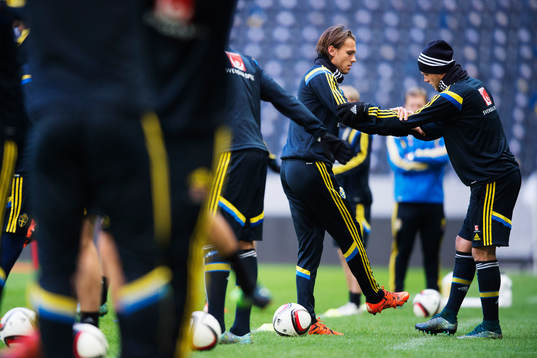 Albin Ekdal och John Guidetti värmer upp