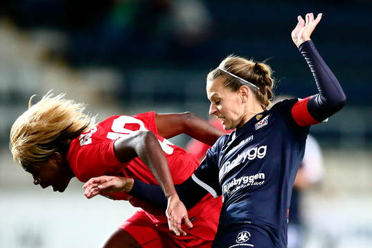 Eskilstunas Gaelle Enganamouit och Linköpings Charlotte