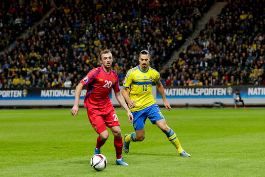 Moldaviens Alexandru Vremea och Sveriges Zlatan Ibrahimovic