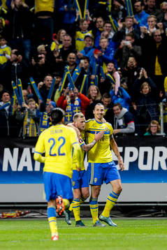 Sveriges Zlatan Ibrahimovic jublar