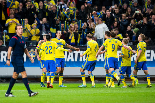 Sveriges Zlatan Ibrahimovic jublar