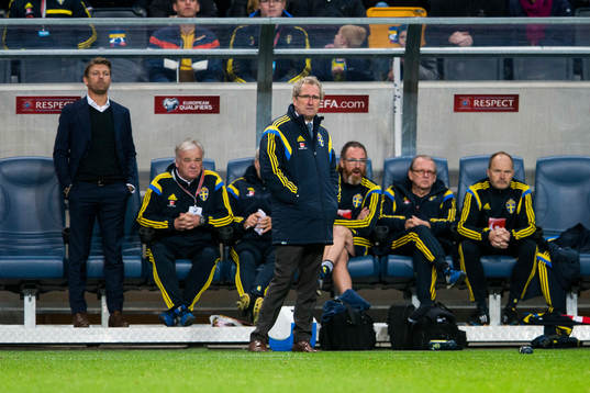 Sveriges players manager Marcus Allbäck och