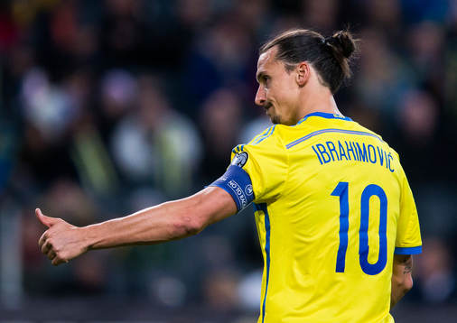 Sveriges Zlatan Ibrahimovic gör tummen upp