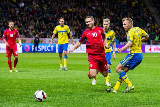Moldaviens Alexandru Antoniuc och Sveriges Sebastian Larsson