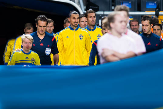 Sveriges Zlatan Ibrahimovic gör entré