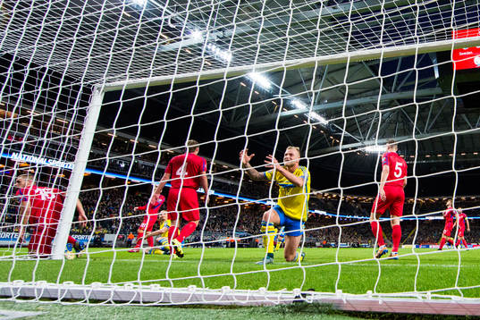 Sveriges John Guidetti reagerar
