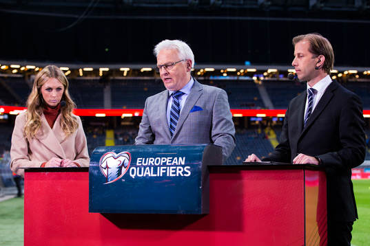s Karin Frick, Hans Backe och Simon Bank innan