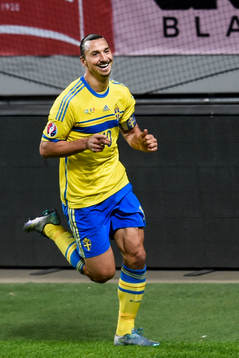 Sveriges Zlatan Ibrahimovic jublar