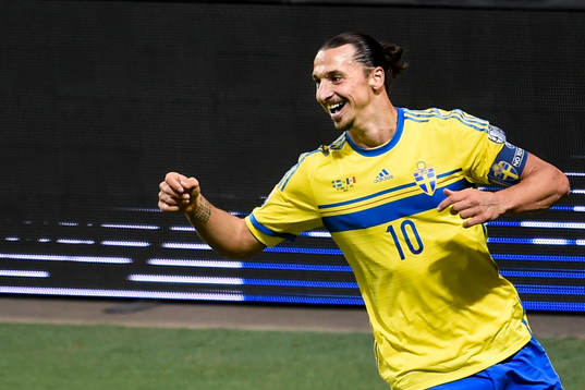 Sveriges Zlatan Ibrahimovic jublar
