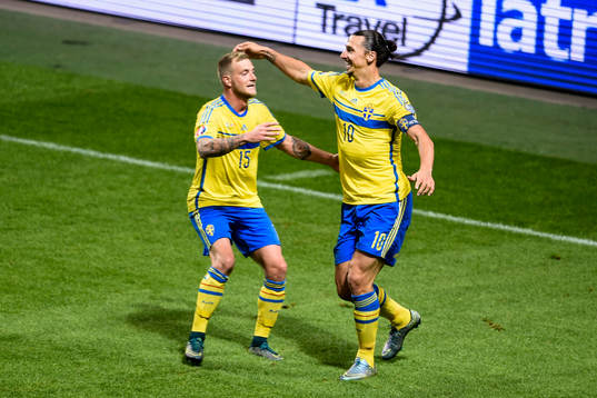 Sveriges Zlatan Ibrahimovic jublar